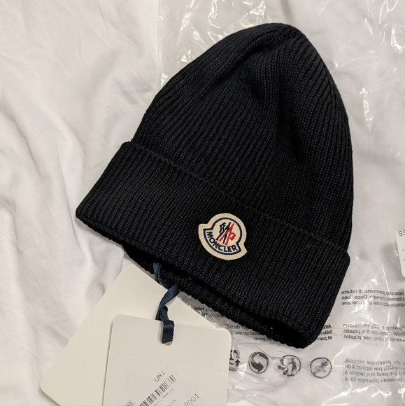 Moncler Black Wool Beanie - Picture 2 of 7